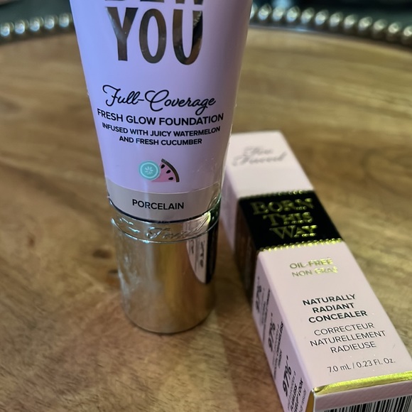 TOO FACED set of two foundation and concealer - Picture 6 of 8